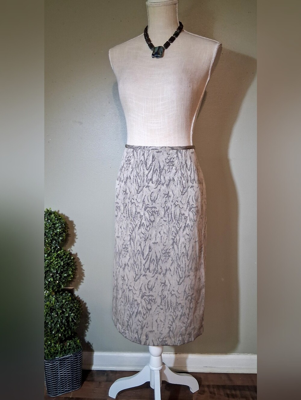 Danillo Ladies Suit - Subtle Animal Print, Covered Buttons, Like New! - Picture 4 of 9